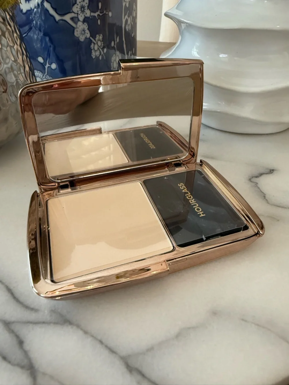 Hourglass Vanish Airbrush Pressed Powder
